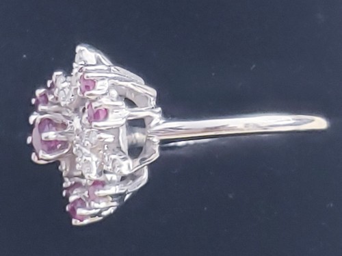 Anello cocktail vintage in oro bianco 14 kt con rubini e diamanti - Foto 5 di 11