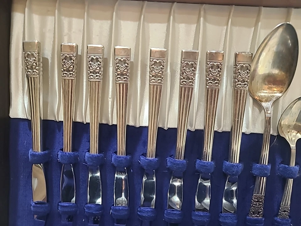 Juego de cubiertos coronación comunitaria vintage 8 personas extras para servir Foto 4 de 4