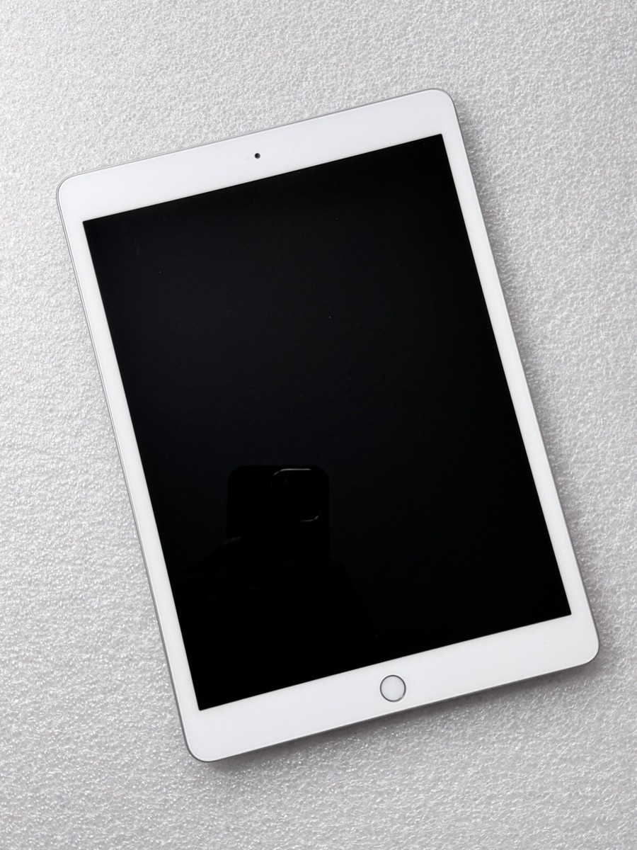 Apple iPad 8th Gen. 32GB, Wi-Fi, 10.2 in - Silver - V Good