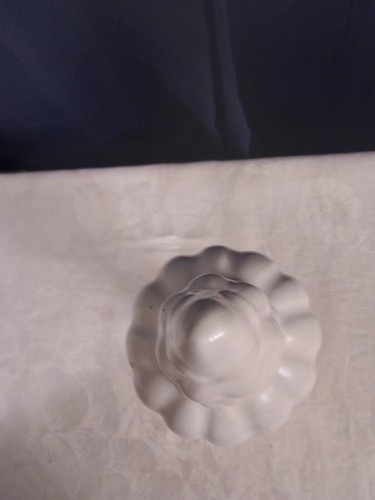 Scultura finale ceramica bianca invecchiata decoro campagna/casale francese 12"H - Foto 5 di 6