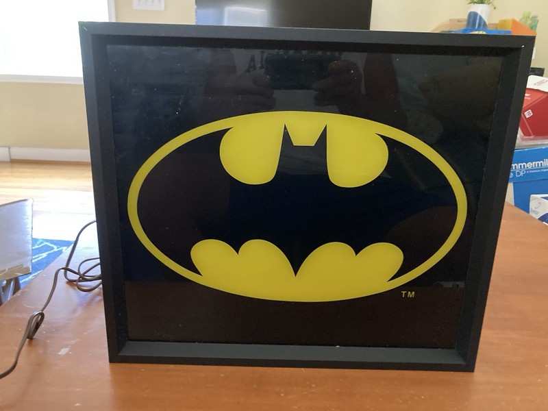 VINTAGE 1989 NON-WORKING UNUSED BATMAN WALL LIGHT SIGN-CLASSIC SYMBOL-CHEAP!!