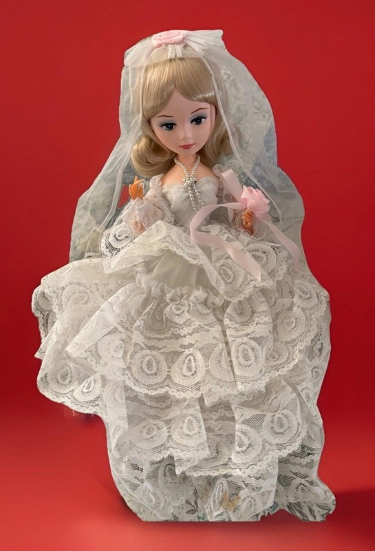 Vintage Bradley Doll Bride Dress White Lace Blonde Hair Pearls 13 In With Stand