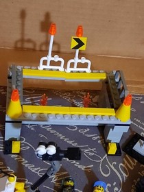 Vintage 2001 Lego Studios 1353 Car Stunt Studio - Near Complete w/ Both Figs