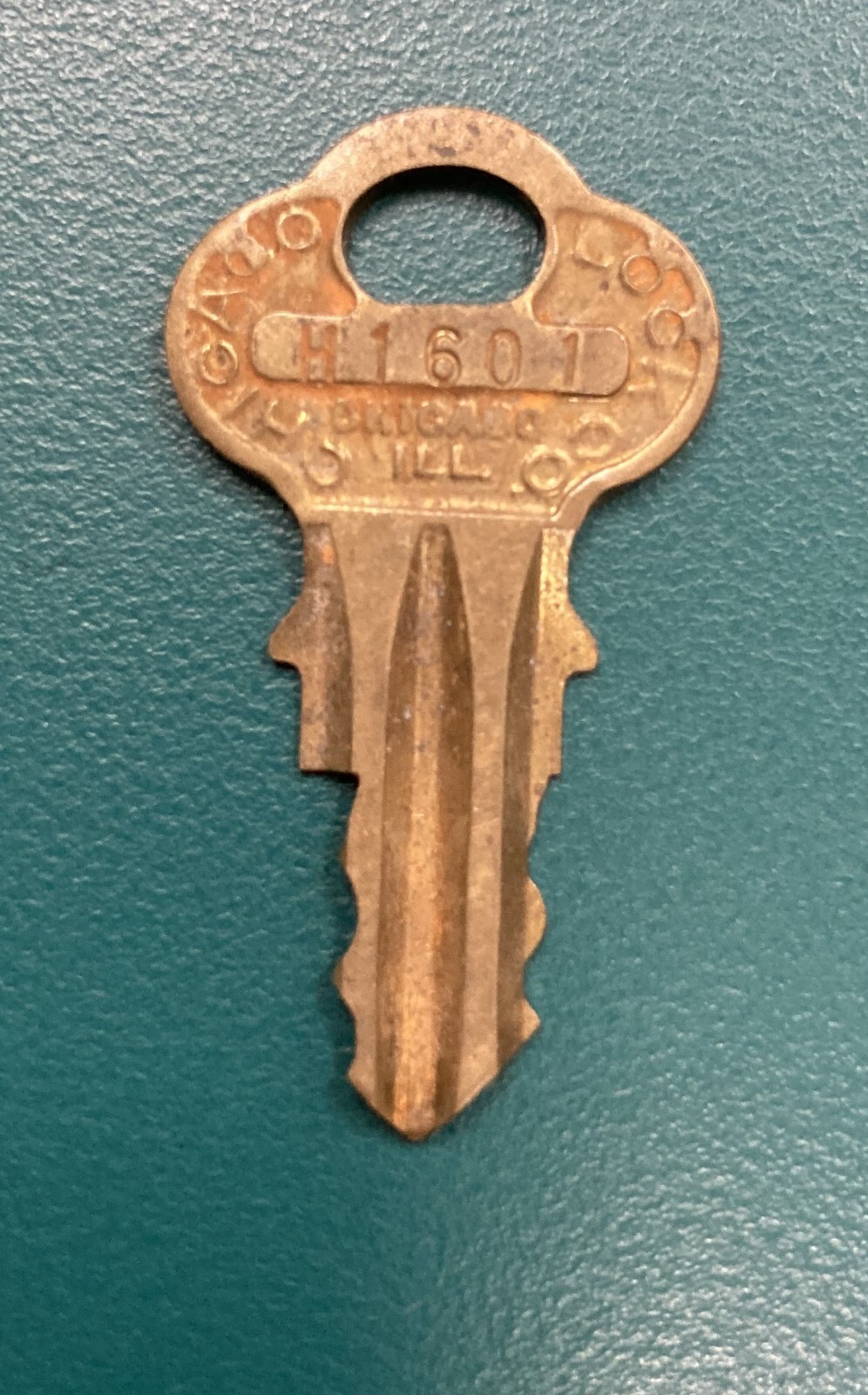 Chicago Lock Co. Key H 1601 Vintage Brass for Gumball, Arcade