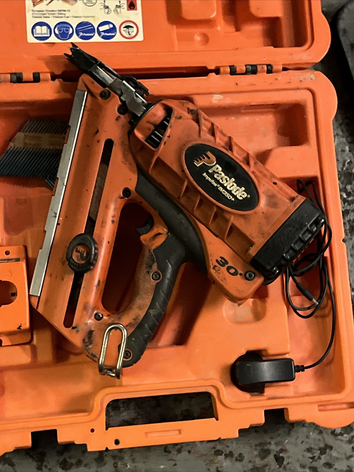 Paslode IM350 Plus 1st fix Gas Nail Gun Cordless Nailer Battery