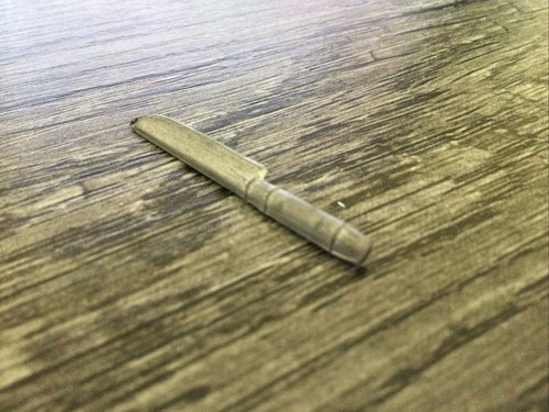 Vintage Barbie Accessory - Metal Knife with Raised Detail 889 & 1035 Hostess C2 - Picture 3 of 3