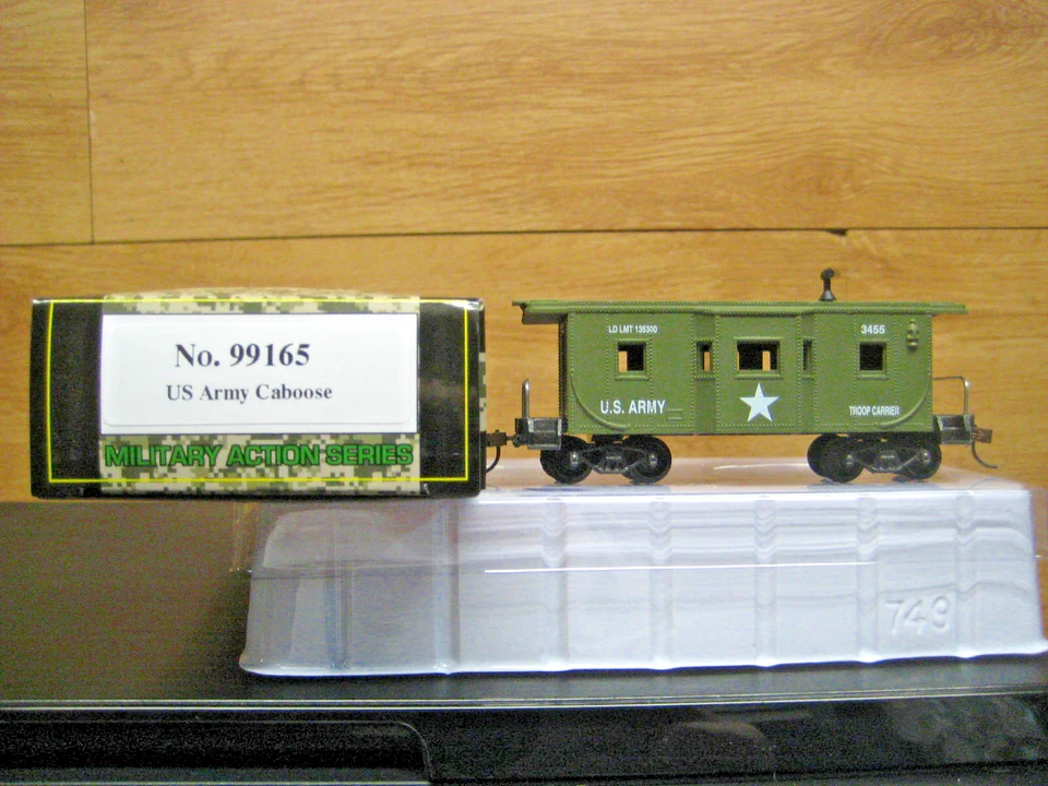 HO  SCALE MODEL POWER US ARMY CABOOSE #99165 BAY WINDOW ARMY CABOOSE - Image 2 of 3