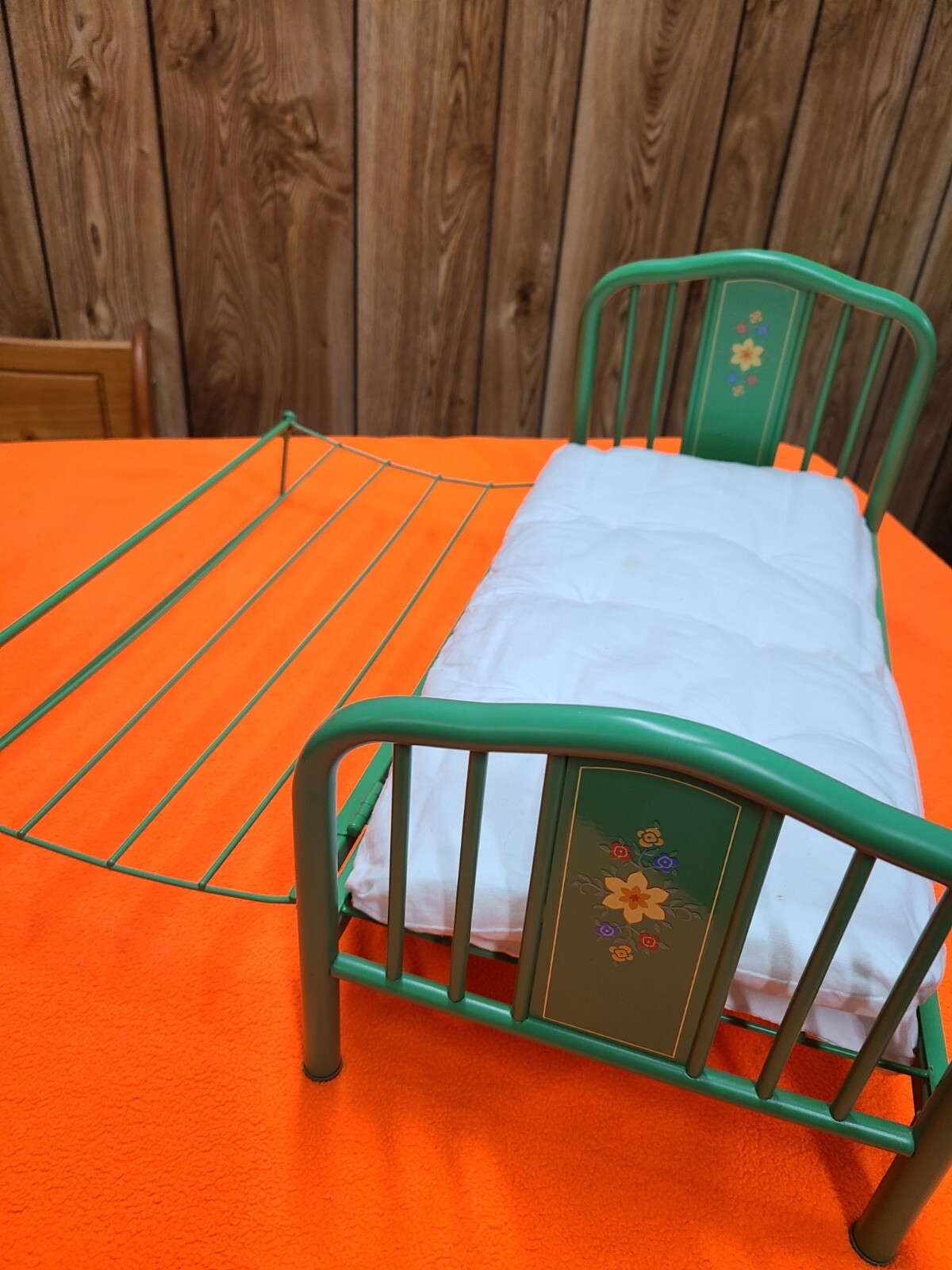 American Girl Kit&rsquo;s Day Bed Green Metal Trundle Bed Frame and Mattress