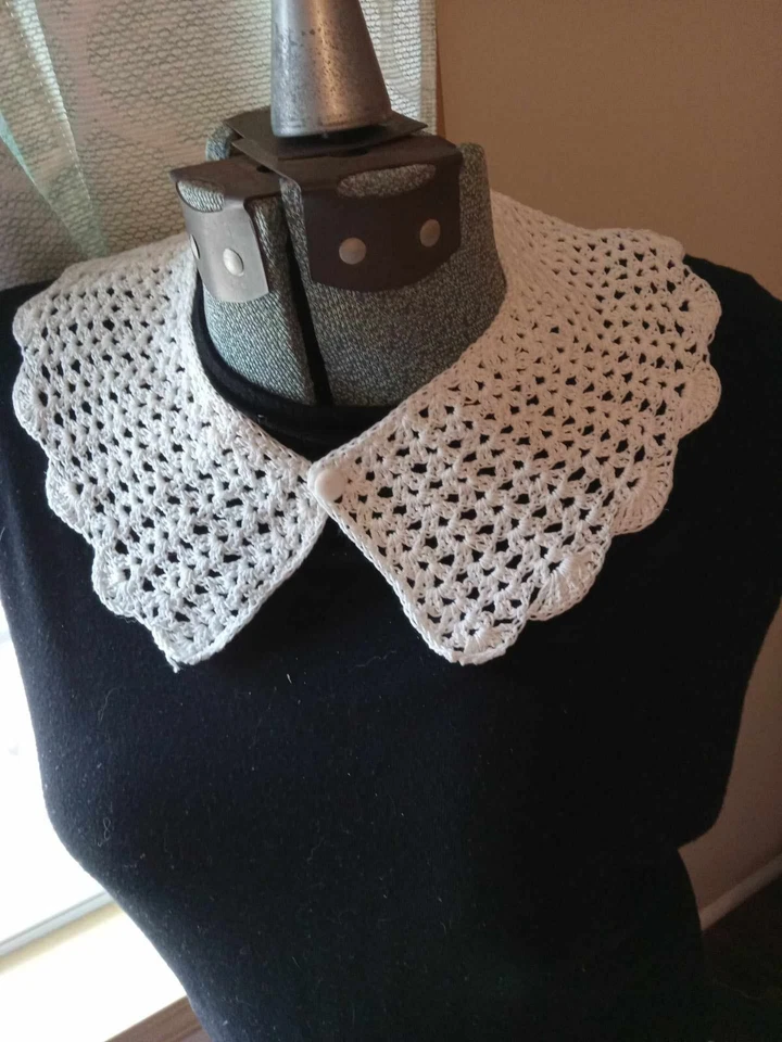 Gola de crochê, algodão, borda recortada de 3,5 pol. feita à mão, vintage década de 1950 - Imagem 3 de 4