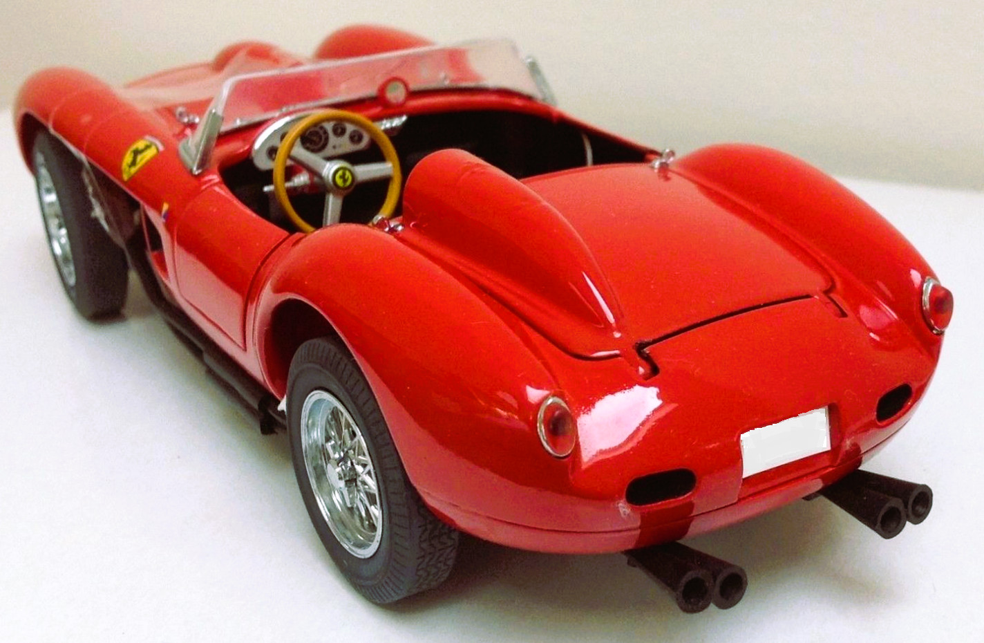 Ferrari Race Car w/Spoke Wheels & 12Cyl. Engine Custom Metal Body1:24SCALE MODEL