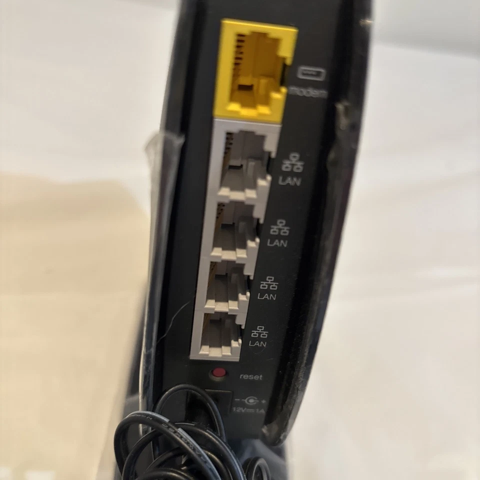 Belkin N450 DB 4-Port 10/100 Wireless N Router F9K1105V3 With Power Cord Used - Image 4 of 4