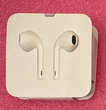 New Apple Genuine EarPods with Lightning Connector In Ear Canal Headset White