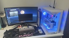 Samsung Curved Monitor with Stand In Excellent Condition Fully Working