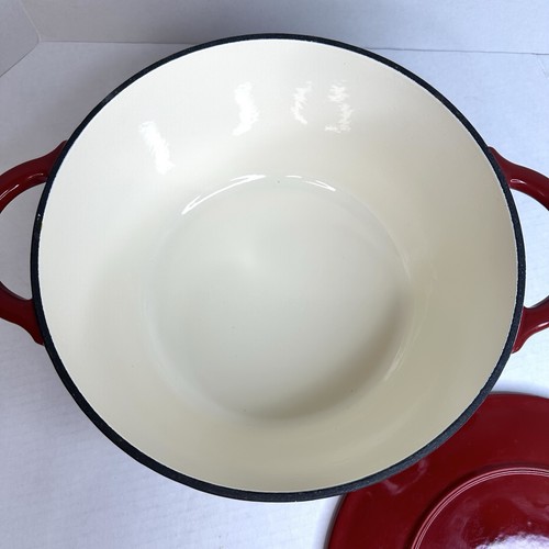 Olla de horno holandesa de hierro fundido esmaltada roja Pioneer Woman mariposa en tapa 4 cuartos - Imagen 8 de 10