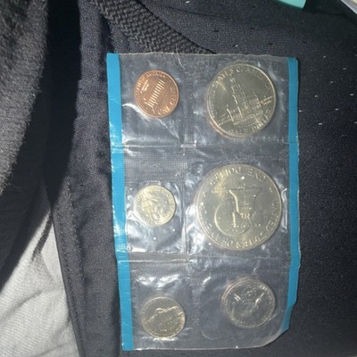 1976 U.S. Mint Set Uncirculated Coins in Original Packaging