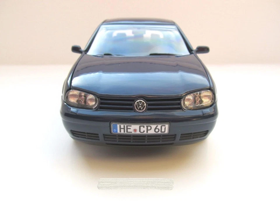 Volkswagen VW Golf 4 GTI Modellino 1:18 Revell Blu 089459092 Nuovo - Immagine 4 di 4