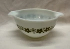 Vintage Pyrex 443 Spring Blossom Crazy Daisy 2.5 Qt Cinderella Mixing Bowl Green