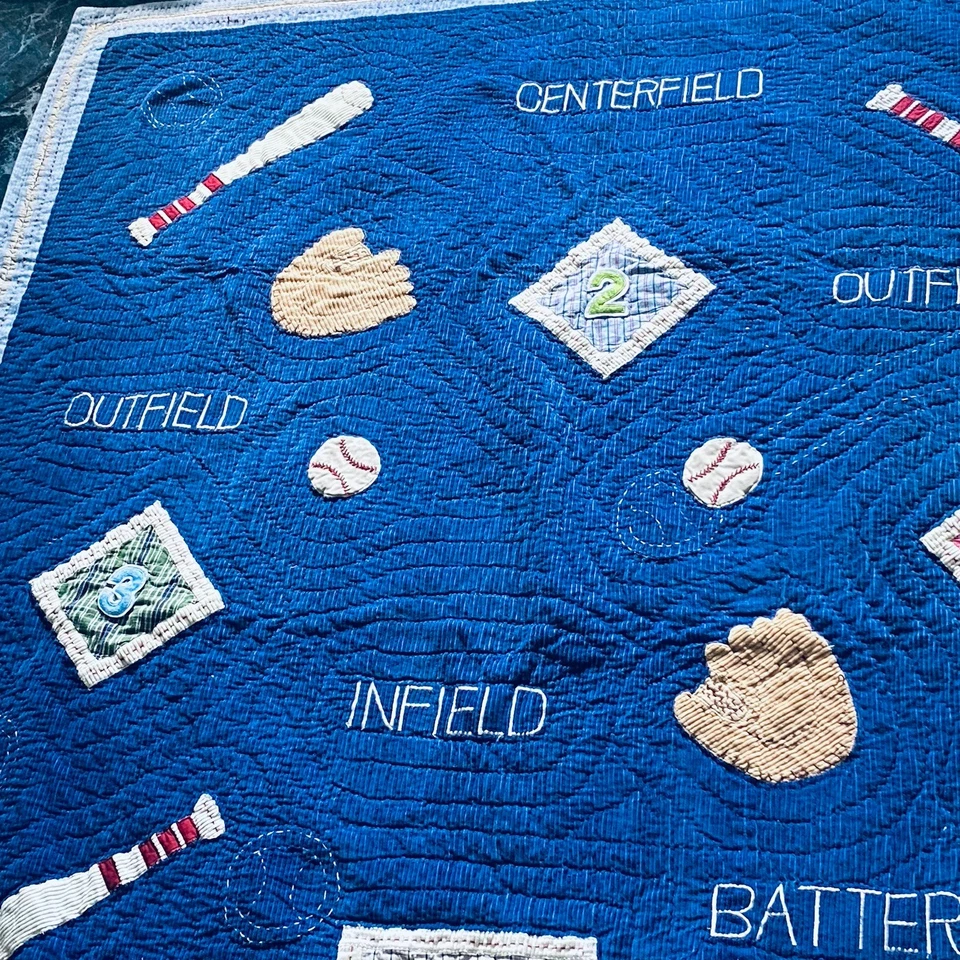 Pottery Barn Kids - Manta acolchada azul con temática de béisbol tamaño doble/completo Foto 2 de 4