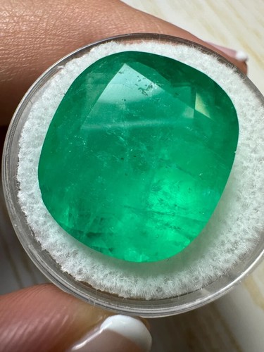 19.63 Carat 18.6x17 Chunky Green Natural Loose Colombian Emerald-Cushion Cut - Picture 3 of 9
