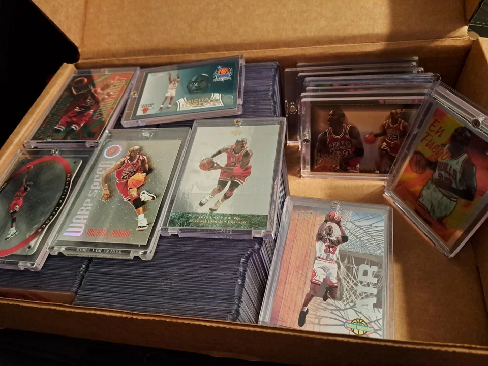 MEGA PACKS ESTÁN DE VUELTA! 50+ tarjetas GARANTIZADAS AUTO JORDAN LEBRON KOBE 🔥 ¡LEER! MIRAR Foto 3 de 4