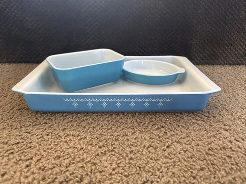 VTG Pyrex Set Baking Dish, Loaf Dish Blue Teal Snowflake Princess Garland