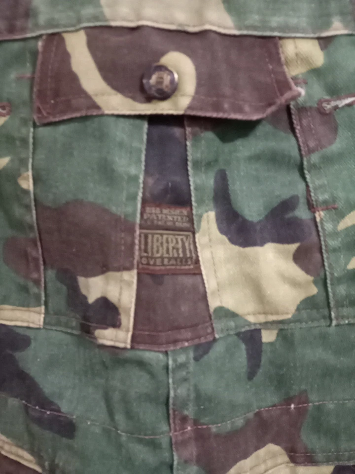 Mono con tirantes Liberty vintage verde ejército camuflaje doble rodilla carpintero para hombre 34x30 Foto 3 de 4