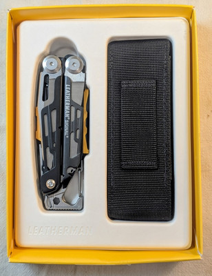 Leatherman Signal 19-in-1 Multi-Tool with Sheath  Color: Grey/Yellow - Excellent