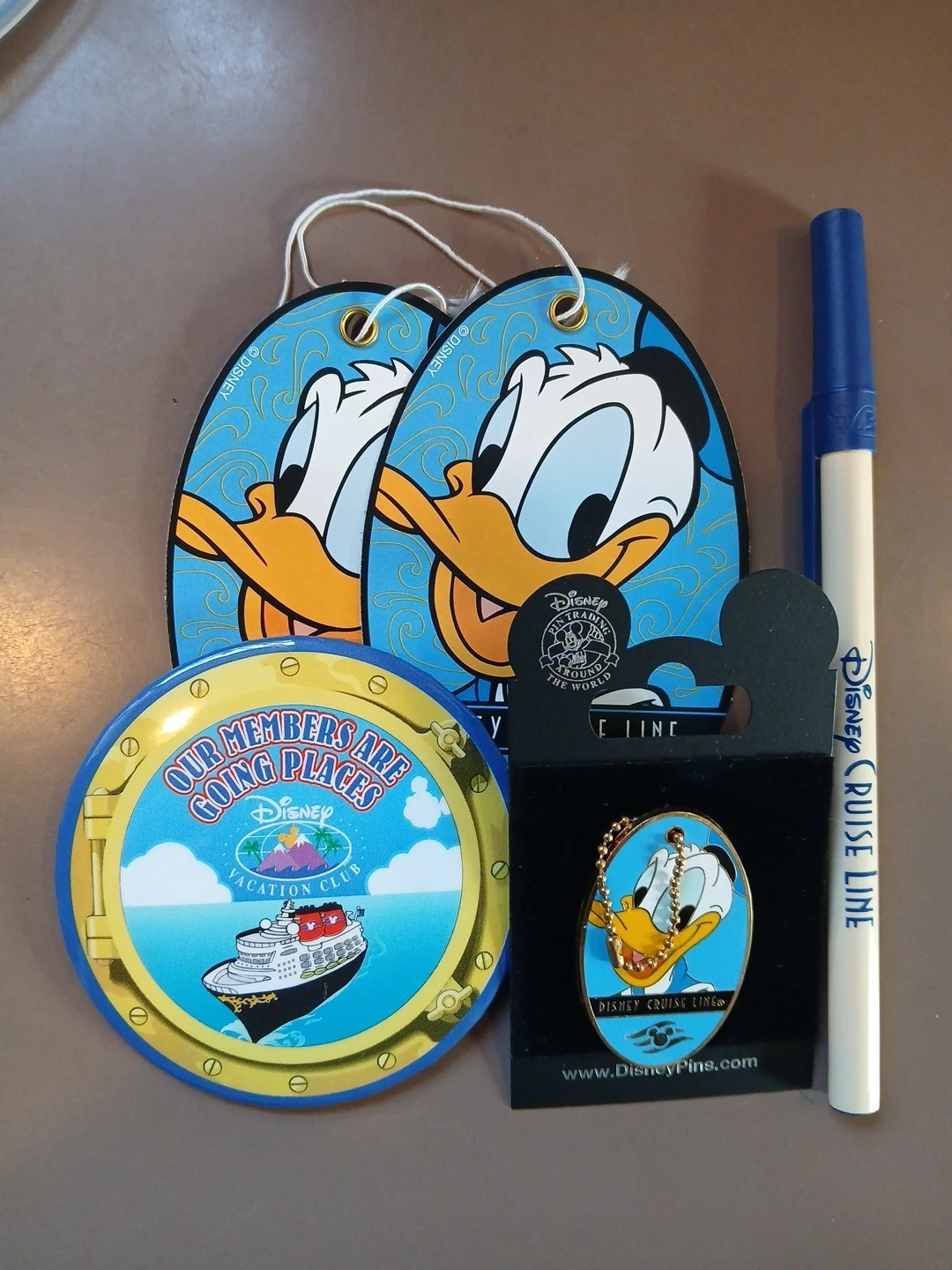 DISNEY PIN DONALD DUCK LUGGAGE TAGS DANGLE DCL CRUISE LINE PAPER TAGS BUTTON PEN