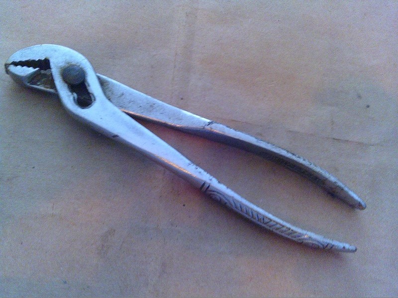 Master Quality 7" Adjusable Pliers