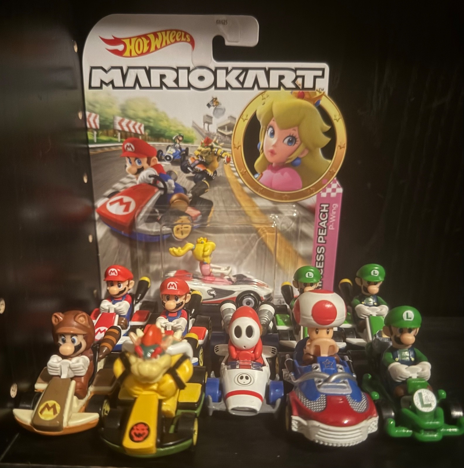 Produktbild von Hot Wheels Mario Kart Glider Vehicle Set, 8 Pack, Die-Cast Racers