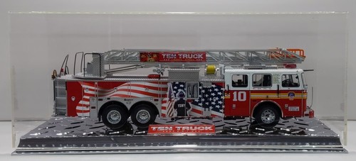 CODE 3 12990 1:32 FDNY Seagrave Ladder #10 Firetruck w/Diamond Plate Display - Picture 2 of 6