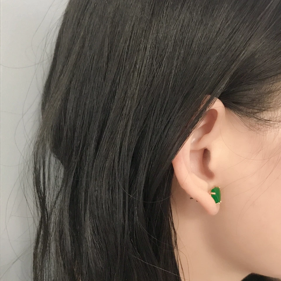 Pendiente con tachuelas en forma de corazón de jade verde genuino, regalo de la suerte Foto 4 de 4