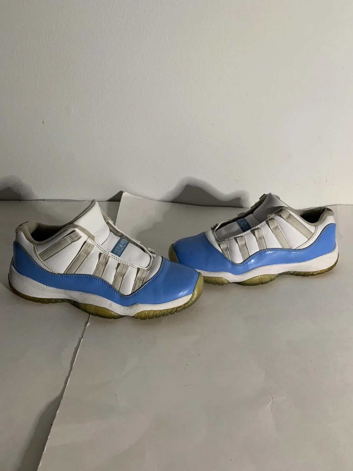 NIKE AIR JORDAN 11 Retro Low UNC University blu bianco 528896 106 giovani taglia 5 5 anni