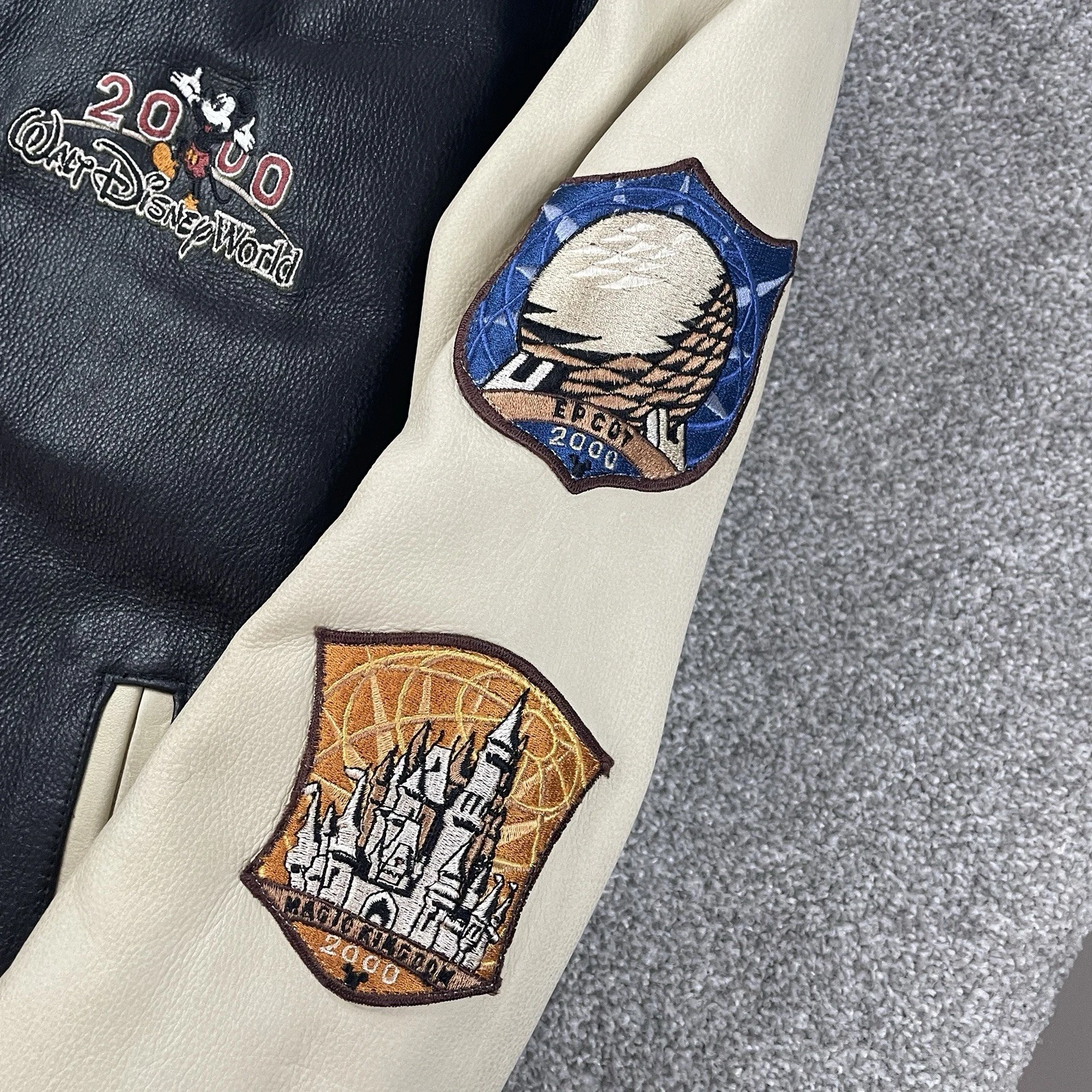 Vintage 2000 Walt Disney World Leather Varsity Bomber Jacket Member Patches Sz L - product detail image 4