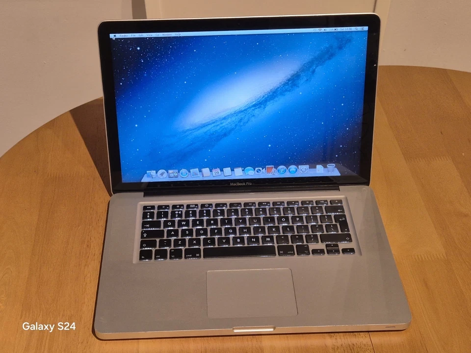 Apple MacBook Pro 15" A1286 2008 Core 2 Duo 2.4GHz 4GB Ram 50GB Hdd-Monain Lion - Image 2 of 4