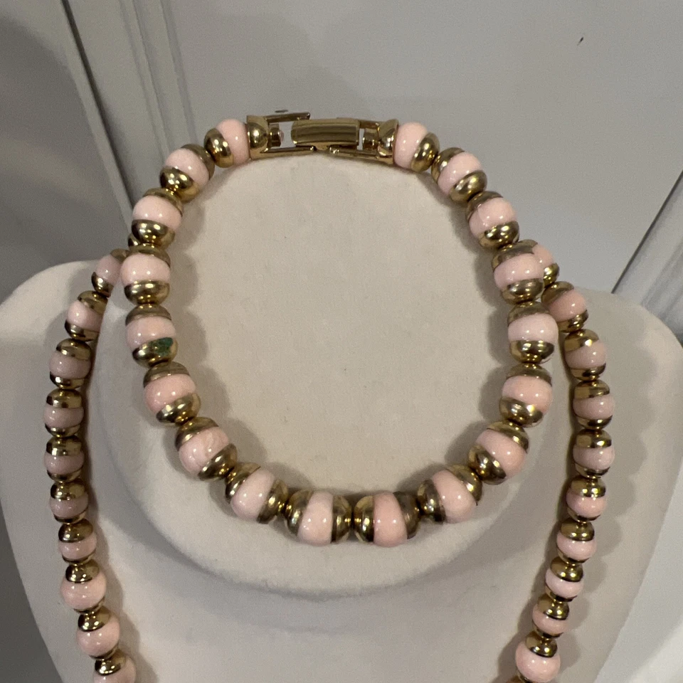 Conjunto de collar vintage de cuentas rosa Avon de 18" y pulsera de 7" firmado Foto 2 de 4