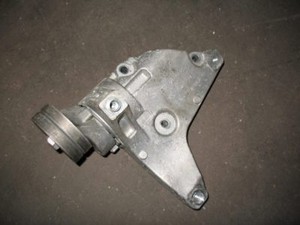 Original Audi A1 8X Halter Klimakompressor mit Spannrolle A7942 03f260885