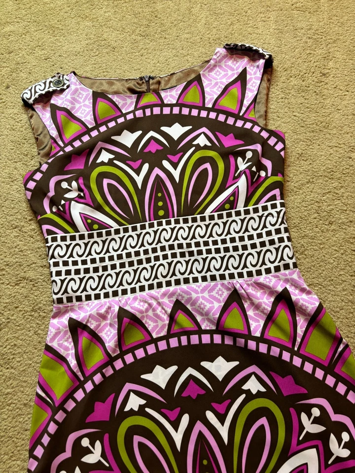 Платье-футляр Nicole от Nicole Miller с принтом медальон шелковистое богемное длина до колена 4 - Изображение 3 из 4