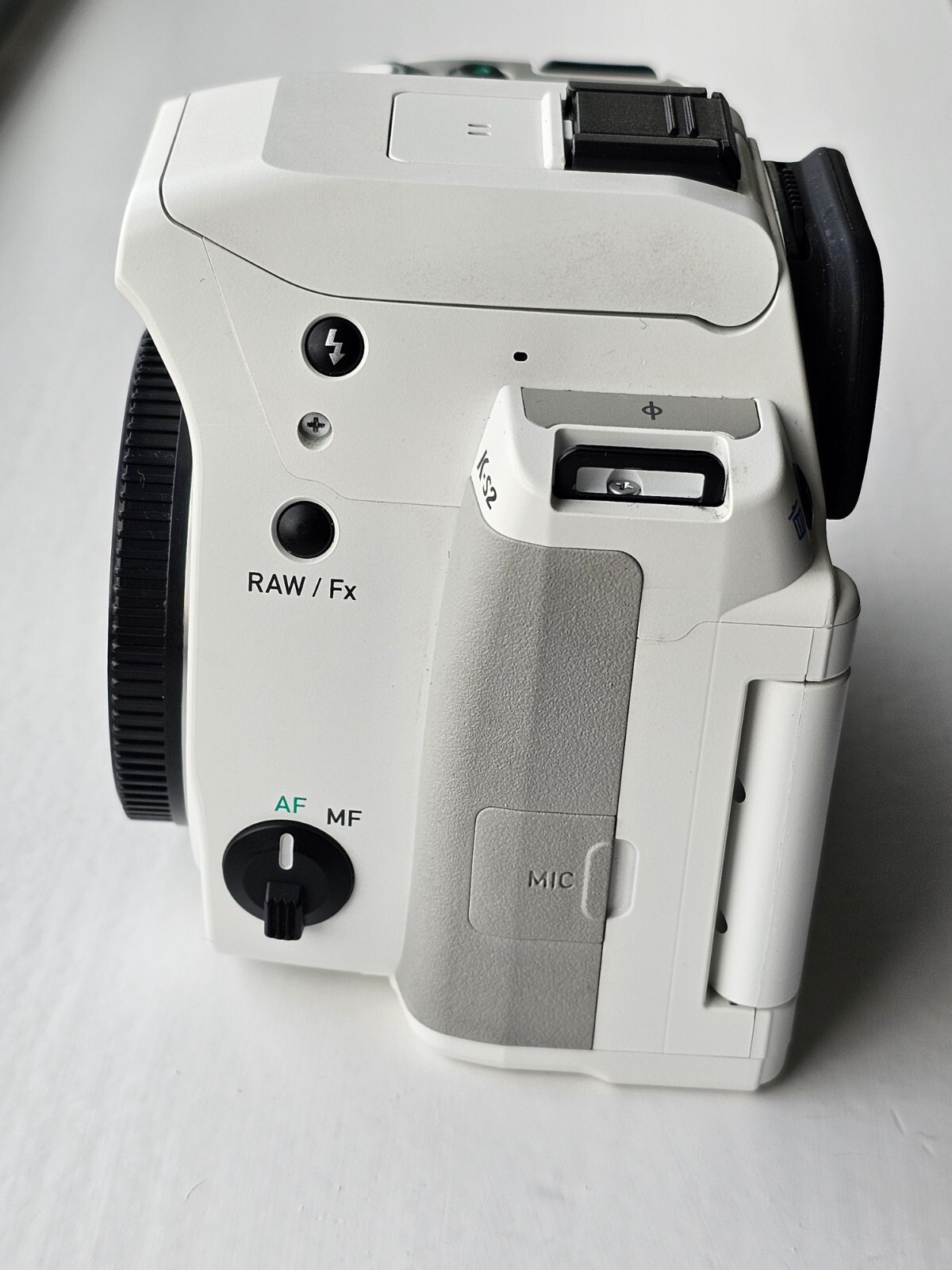 Pentax KS2 DSLR Camera 20MP white body. Boxed. eBay