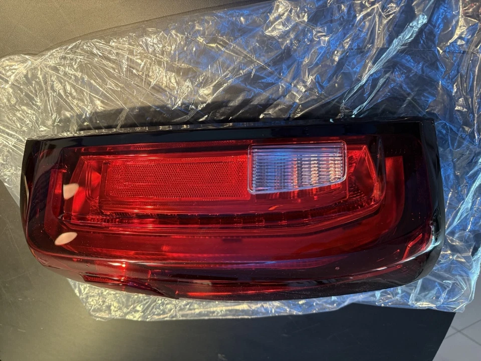 GMC SIERRA SLT DENALI 2500 3500 2020-2023 lámpara trasera izquierda conductor LED OEM 86584238 Foto 3 de 4