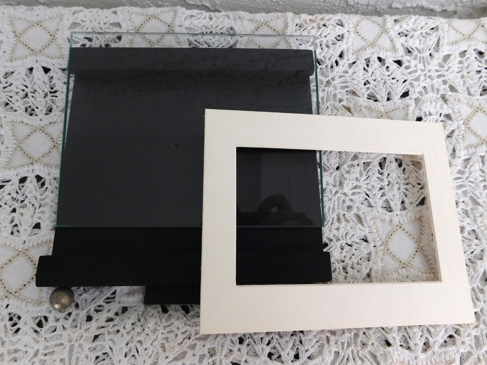 VINTAGE 2010s Modern Black Wood Picture Easel Frame for 6"x4" or 7"x5