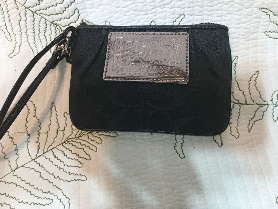 ☆USADO☆ ~Cartera Cartera Muñequera Coach Poppy Negra y Plateada 👛~ ☆BONITA☆