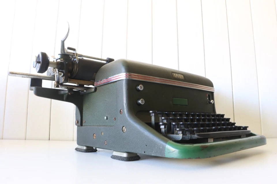 HALDA Typewriter - Rare GREEN ***** GREAT CONDITION ***** Made in Sweden ***** - Image 3 of 4