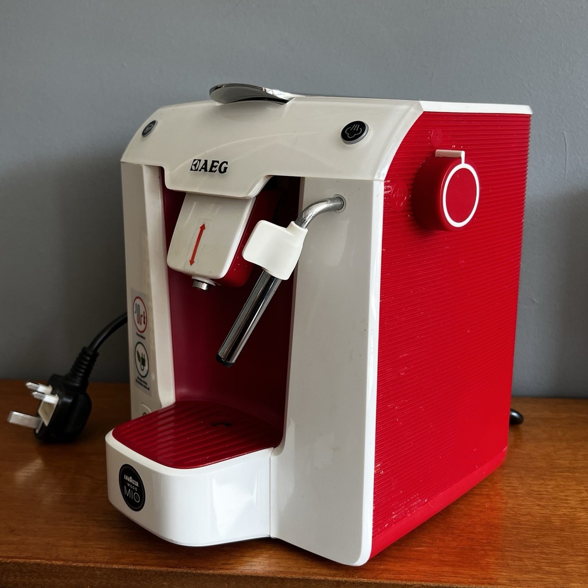 AEG LM 5100 Coffee Machine Lavazza Mio aModo Red And Cream Retro