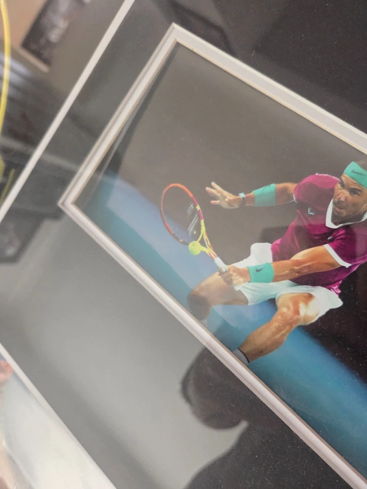 Raqueta de Tenis Babolat Oficial Firmada y Enmarcada Rafael Nadal con Certificado de Autenticidad y Foto Foto 3 de 4