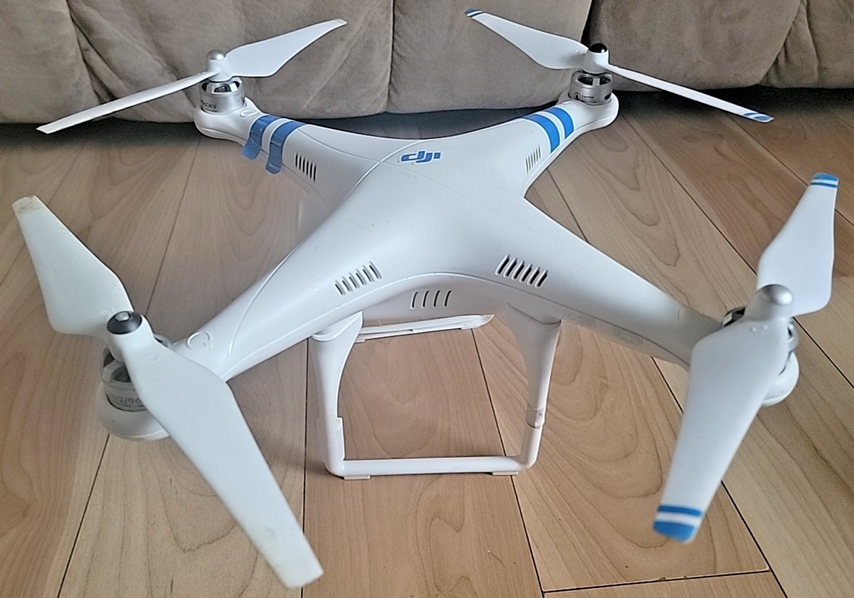 DJI Phantom 2 PV331 Drone with Blades - FOR PARTS OR REPAIR READ