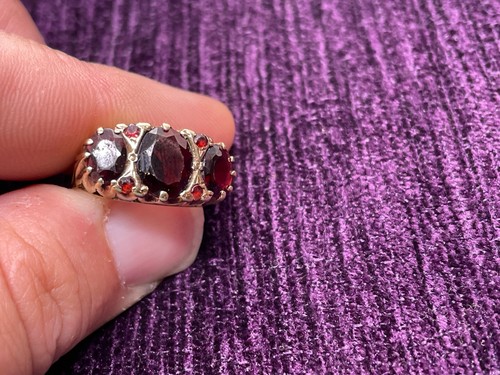 9CT 9 CARAT YELLOW GOLD & GARNET SET TRILOGY SIGNET RING 3.7G VINTAGE SIZE M - Picture 7 of 7