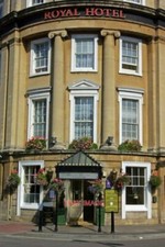 FOTO DAS KÖNIGLICHE HOTELBAD DER KUNSTVOLLE EINGANG ZUM KÖNIGLICHEN HOTEL IST SOFORT