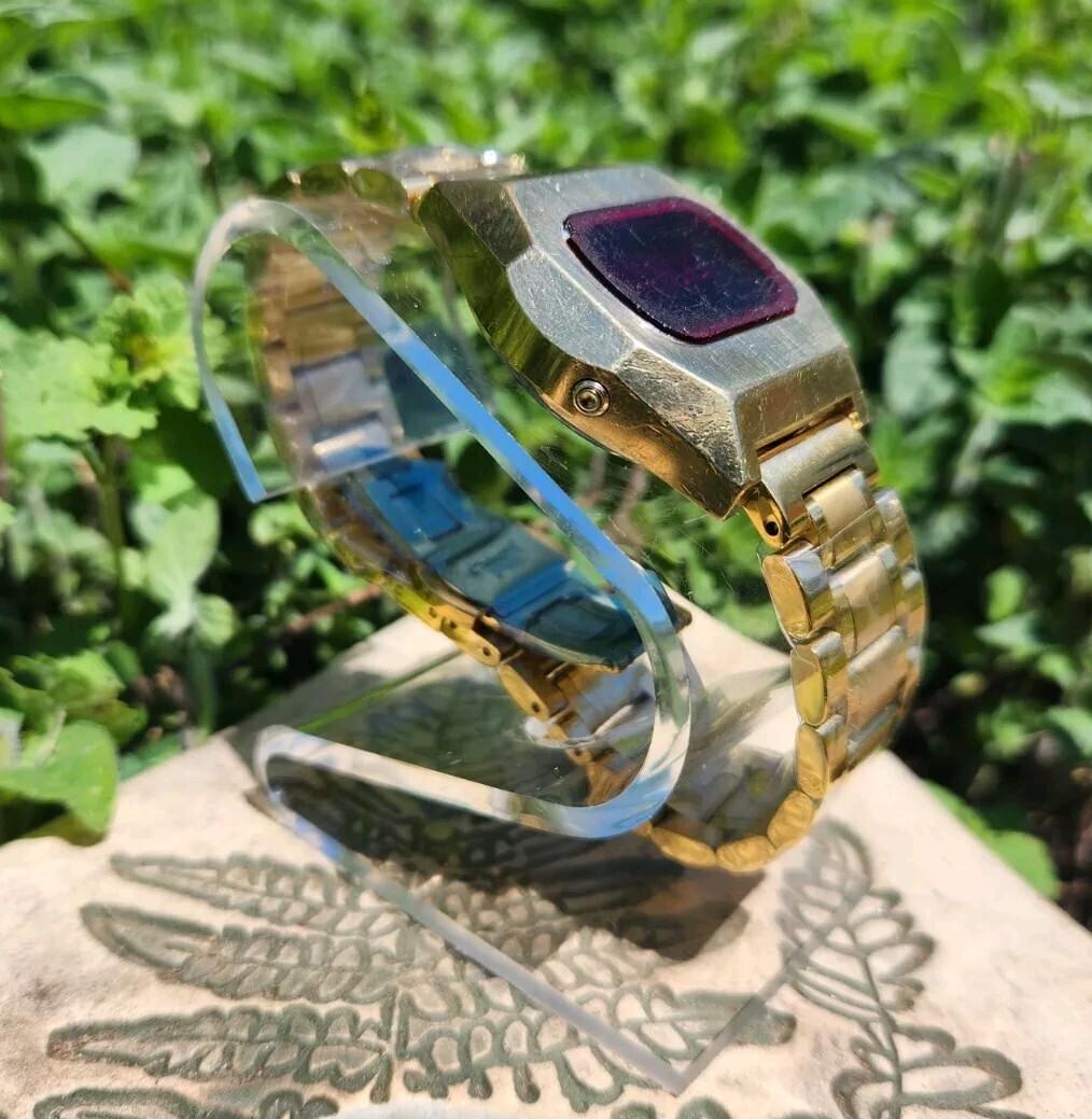 Vtg Bulova 1976 LED Computron Men's 37mm Watch Gold Tone NEW Vtg Bulova 1976 LED Computron Men's 37mm Watch Gold Tone NEW