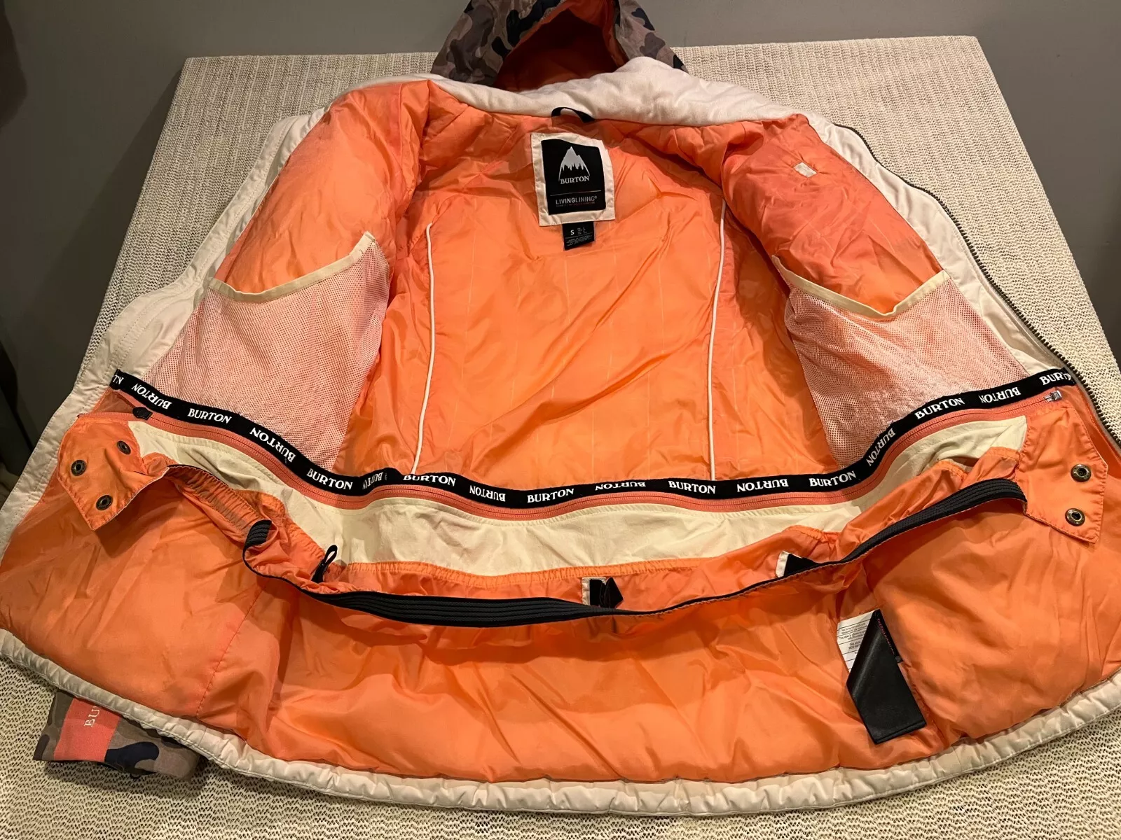 burton keelan camo living lining snowboard ski hooded jacket